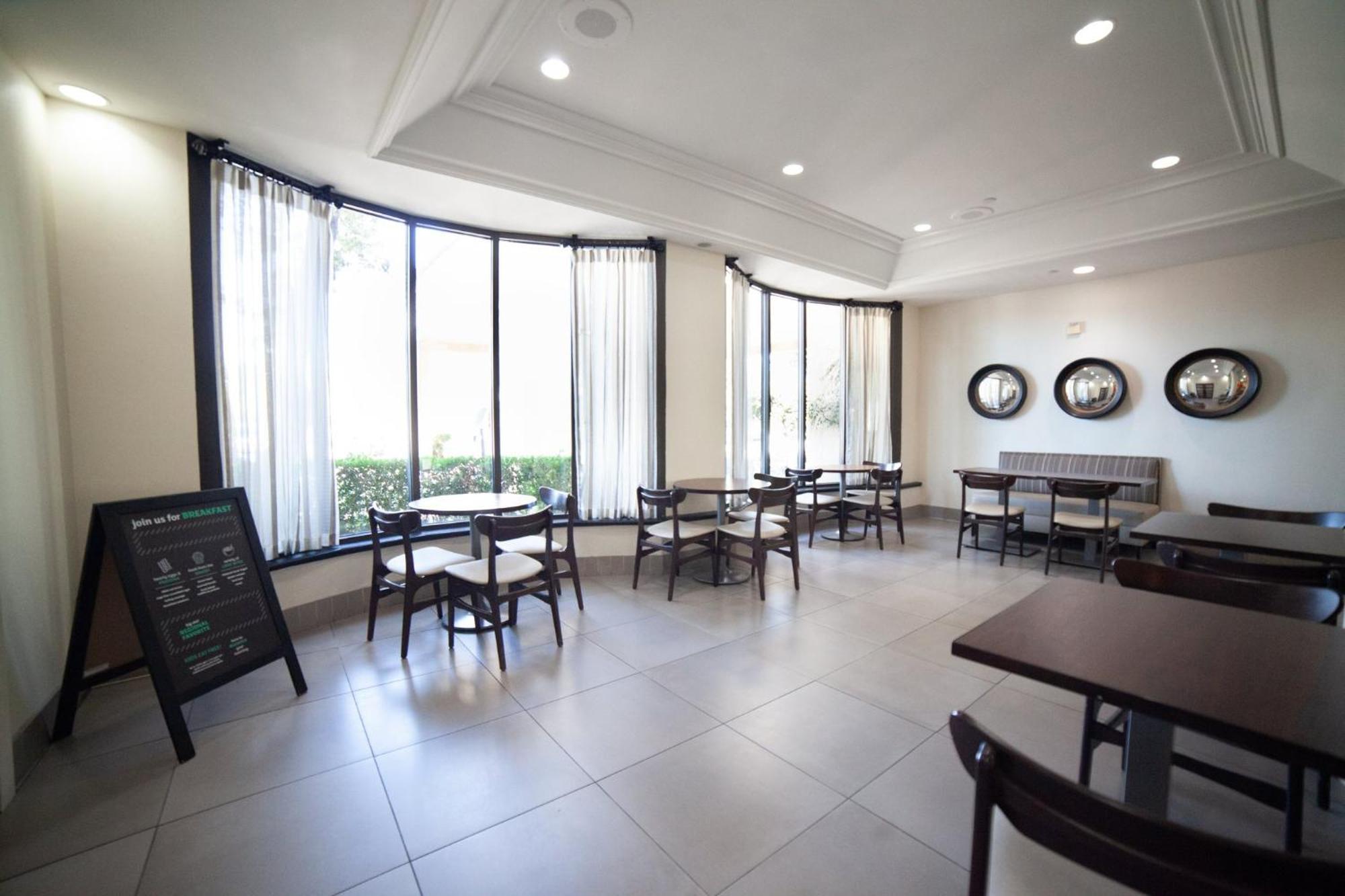 Holiday Inn Irving Las Colinas By Ihg Extérieur photo